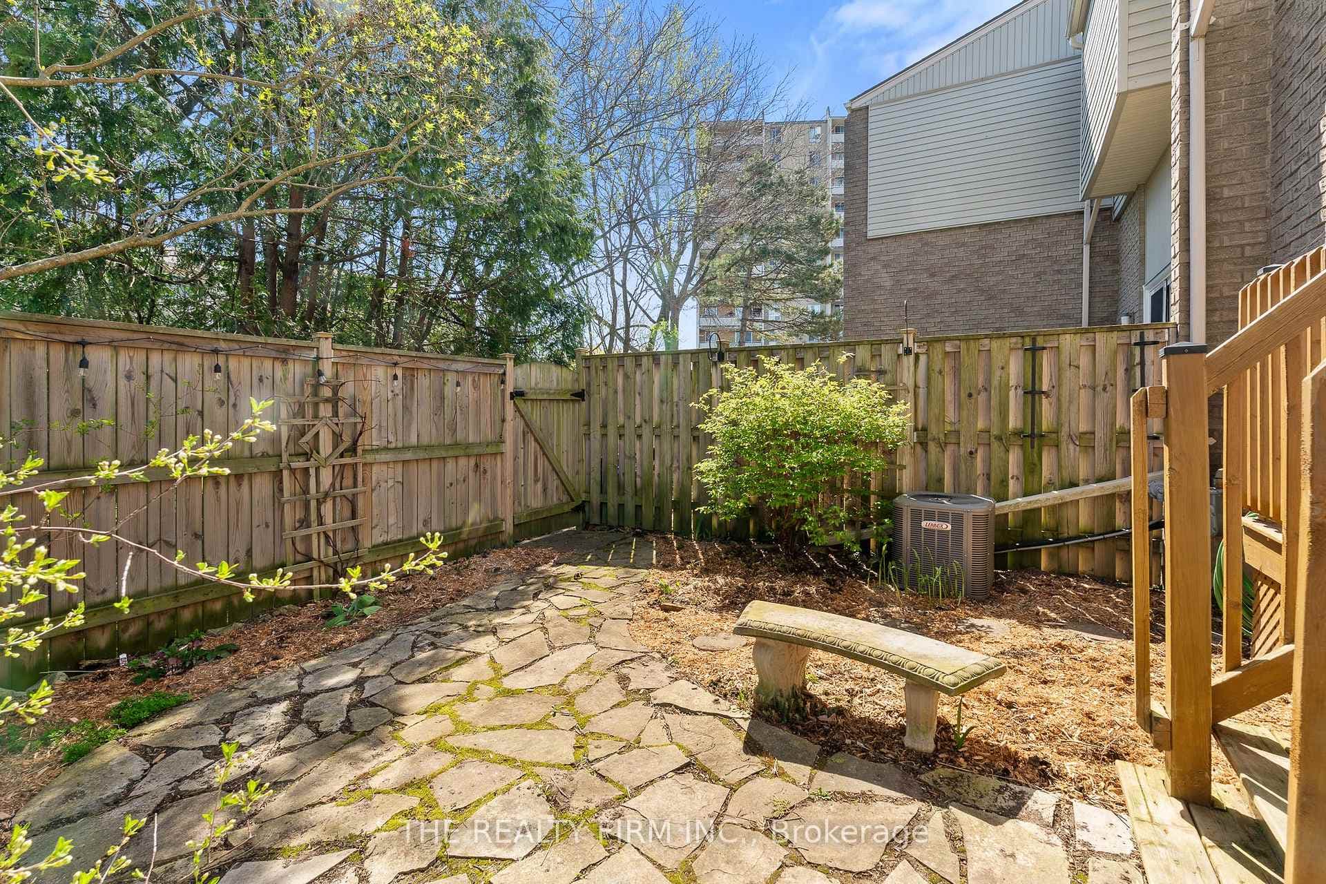 300 Sandringham Crescent Unit 60 photo 28