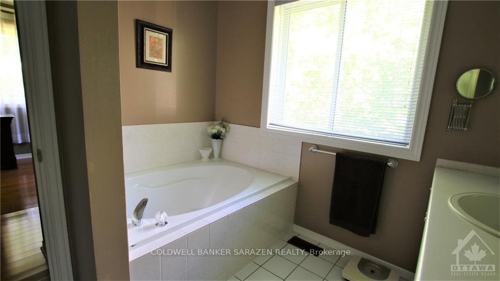 108 STONEBRIAR Drive photo 26