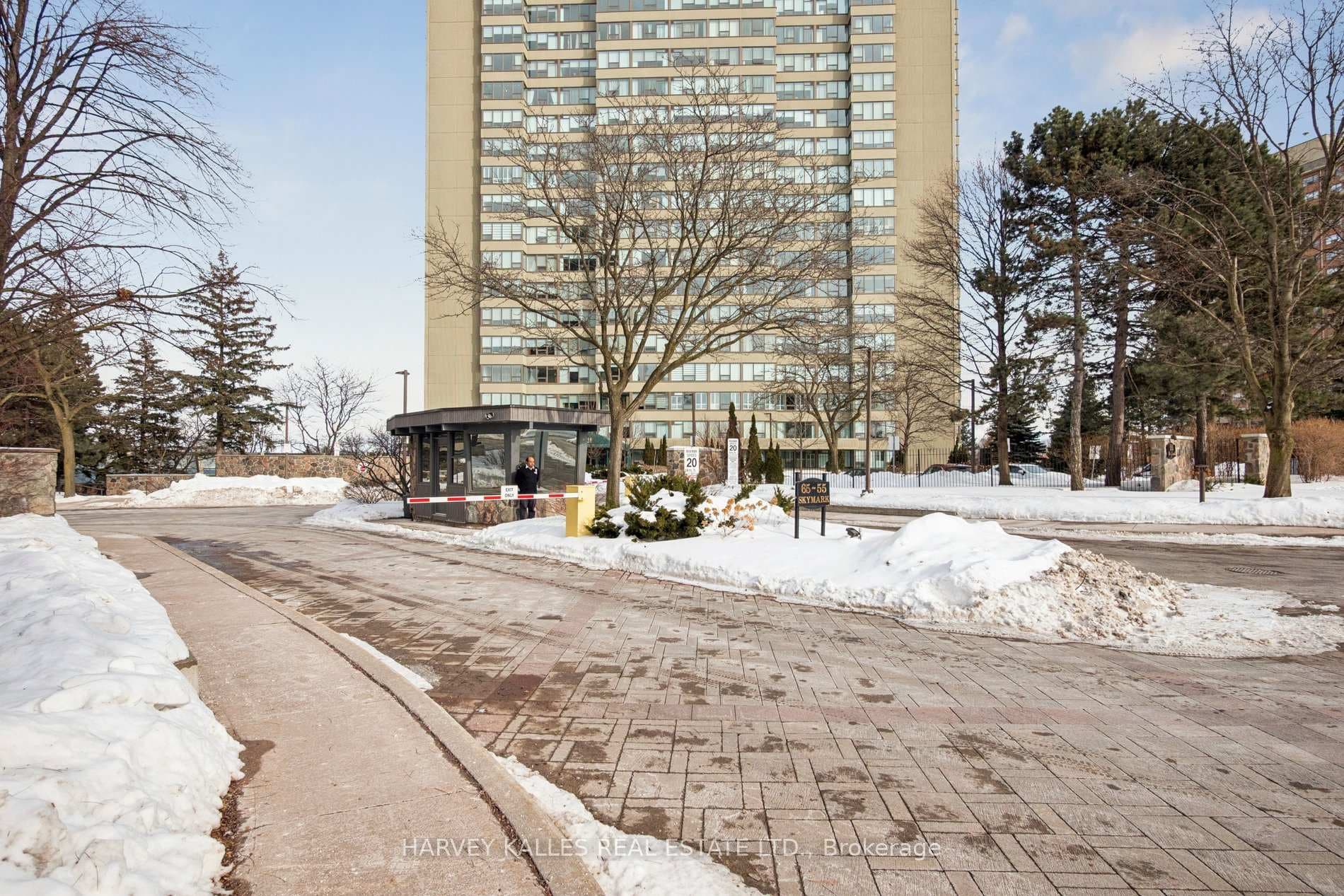 55 Skymark Drive Unit 2403 photo 3