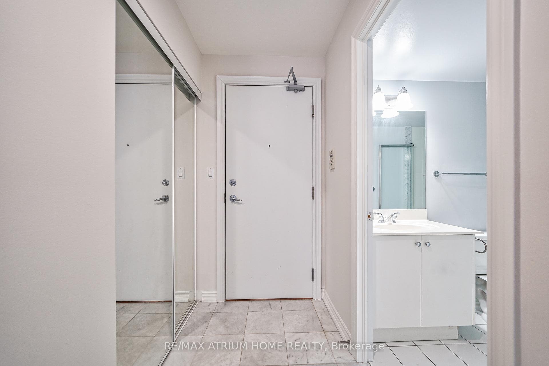 801 Bay Street Unit 1502 photo 5