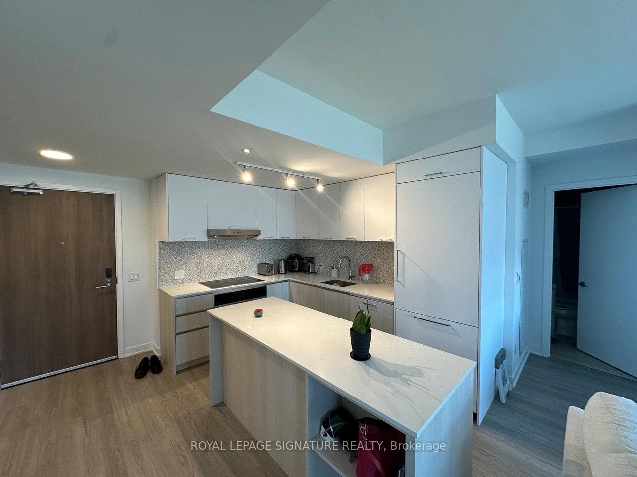 8188 Yonge Street Unit 222 photo 6