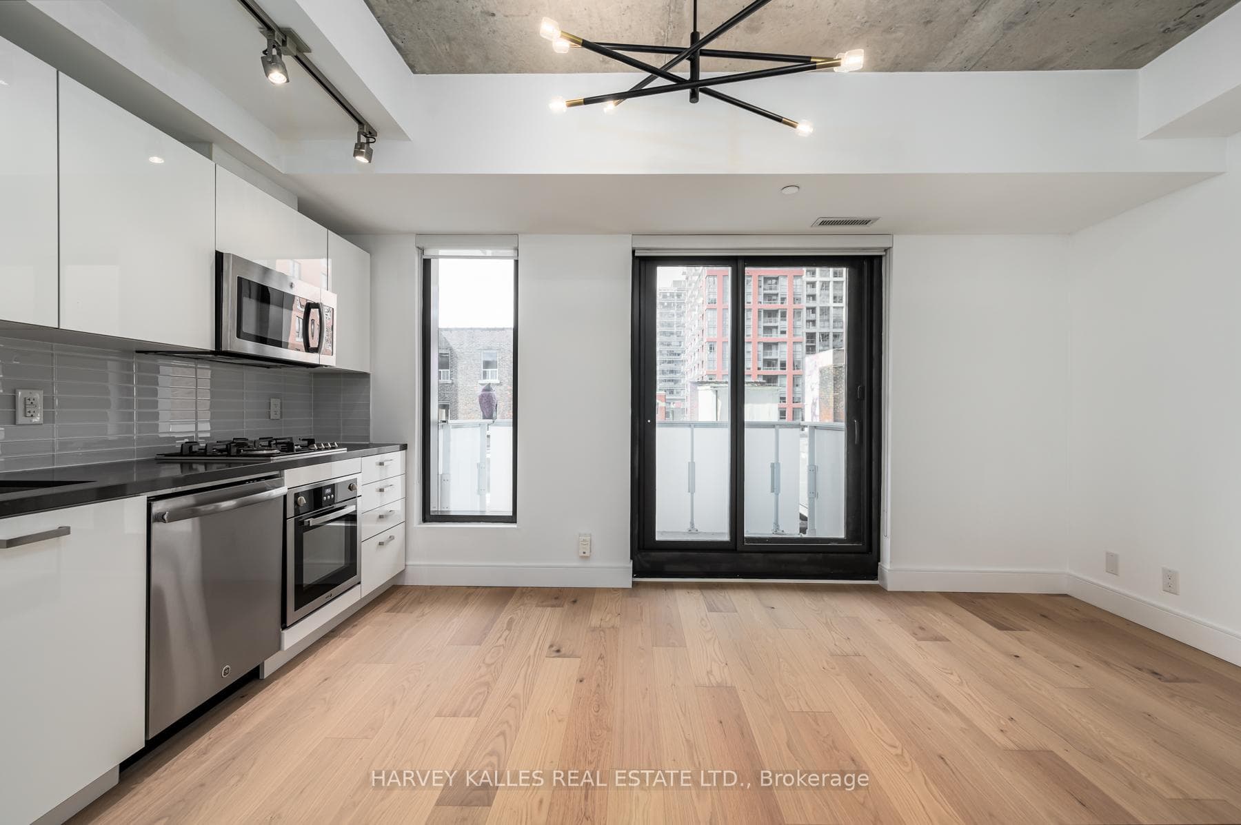 11 Charlotte Street Unit 507 photo 3