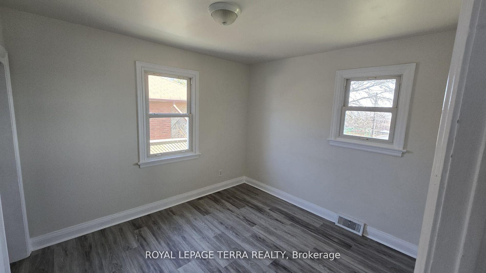 779 Whitman Crescent photo 4