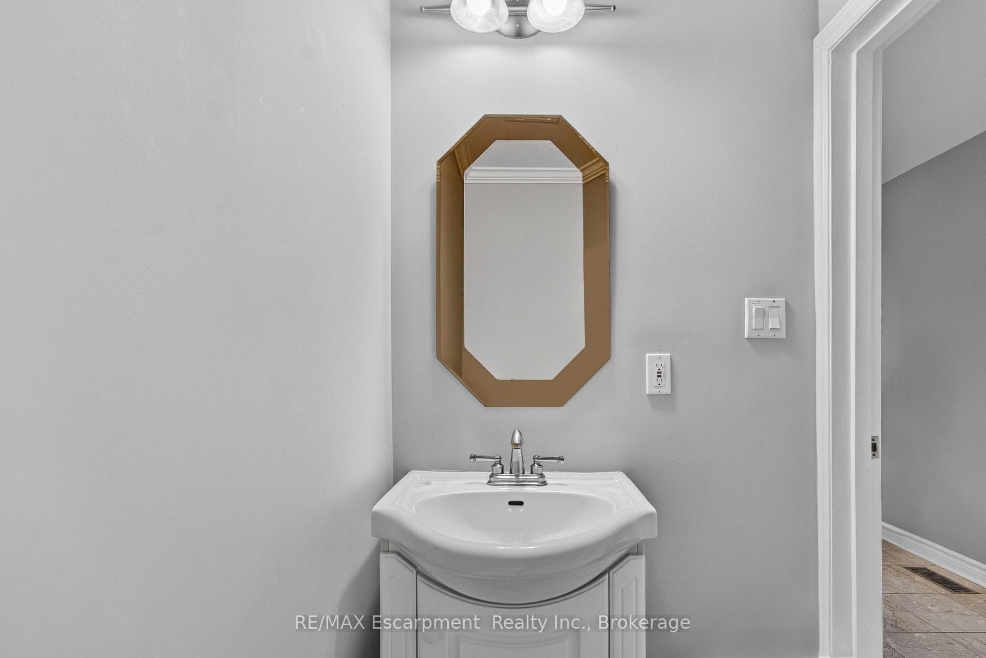 195 Wilton Street photo 10
