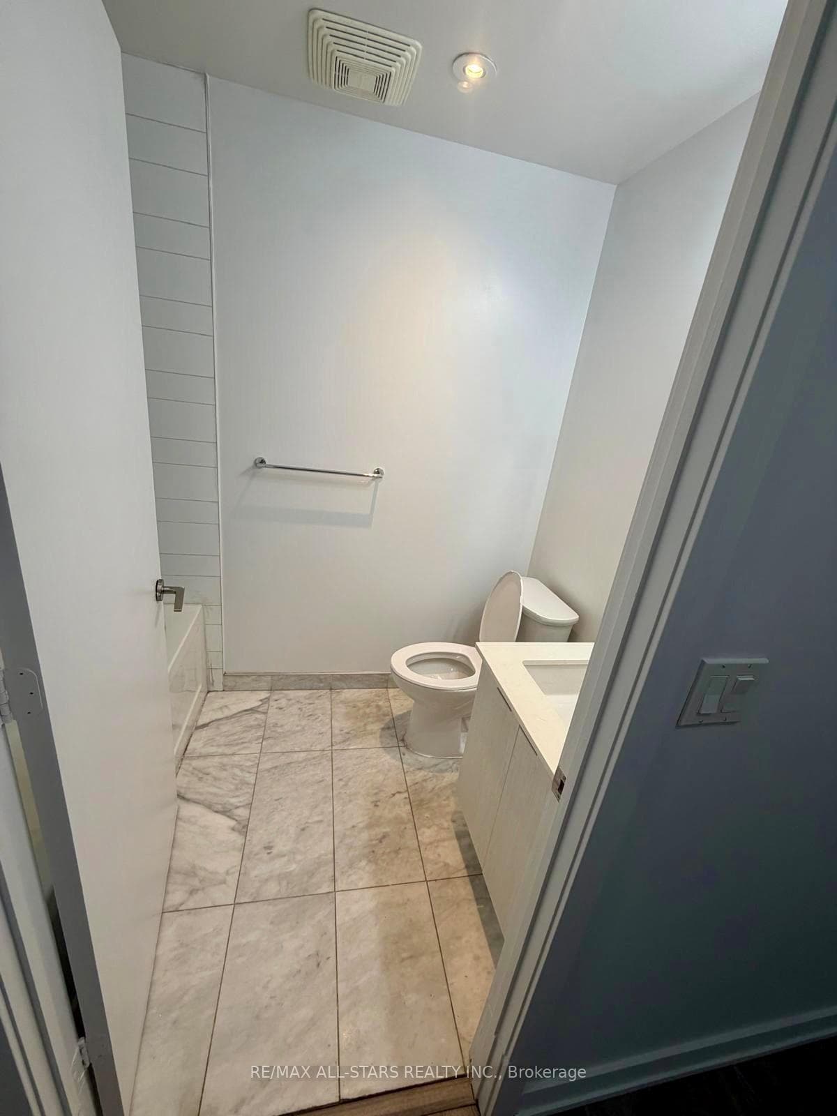 50 Bruyeres Mews Unit 1503 photo 5