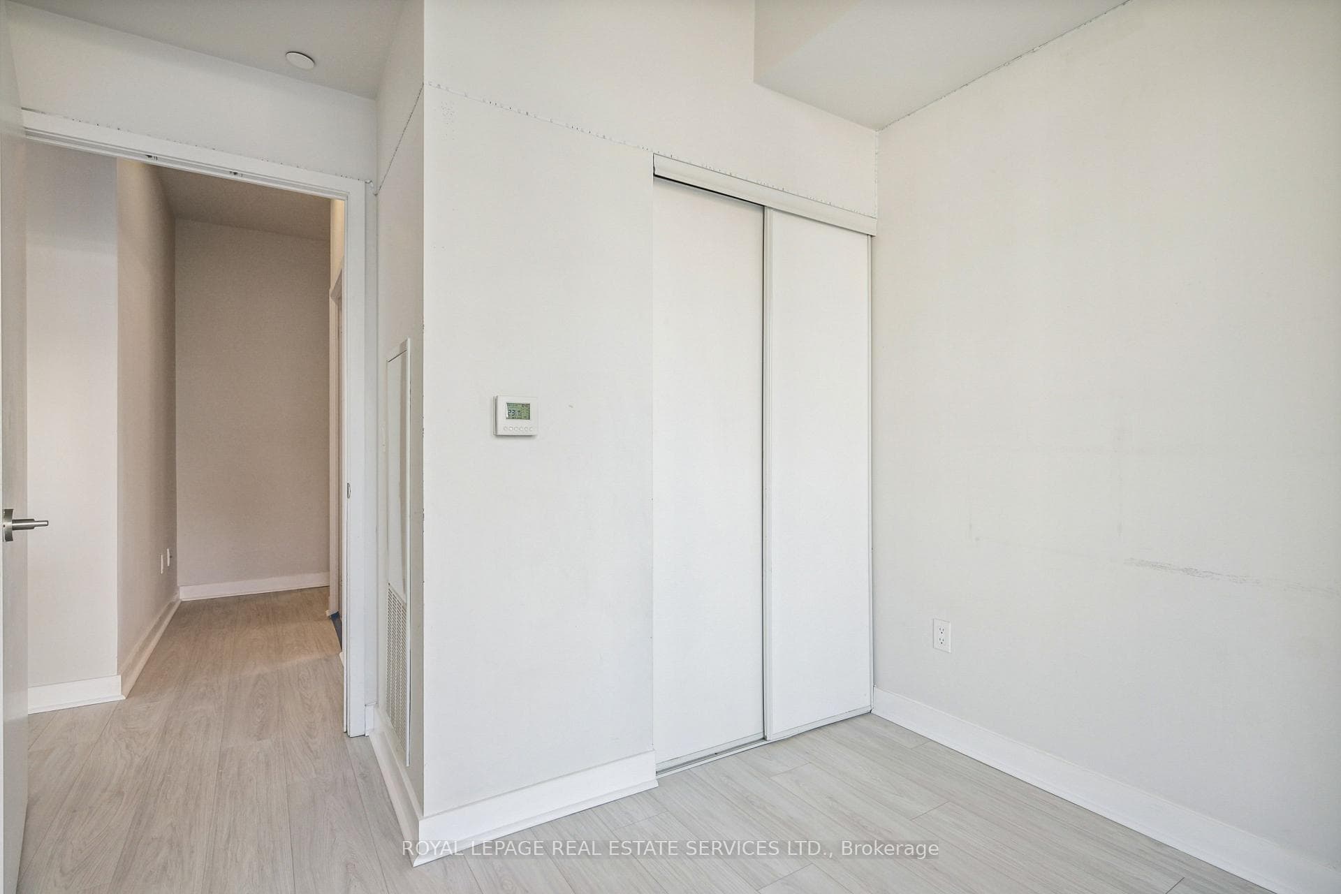 8 Eglinton Avenue Unit 511 photo 9