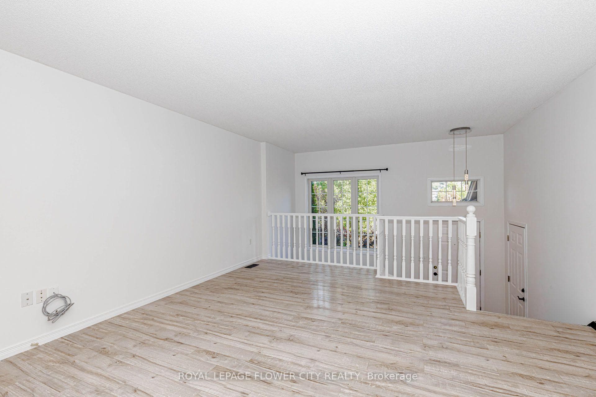 47 QUEENSWAY Drive photo 15