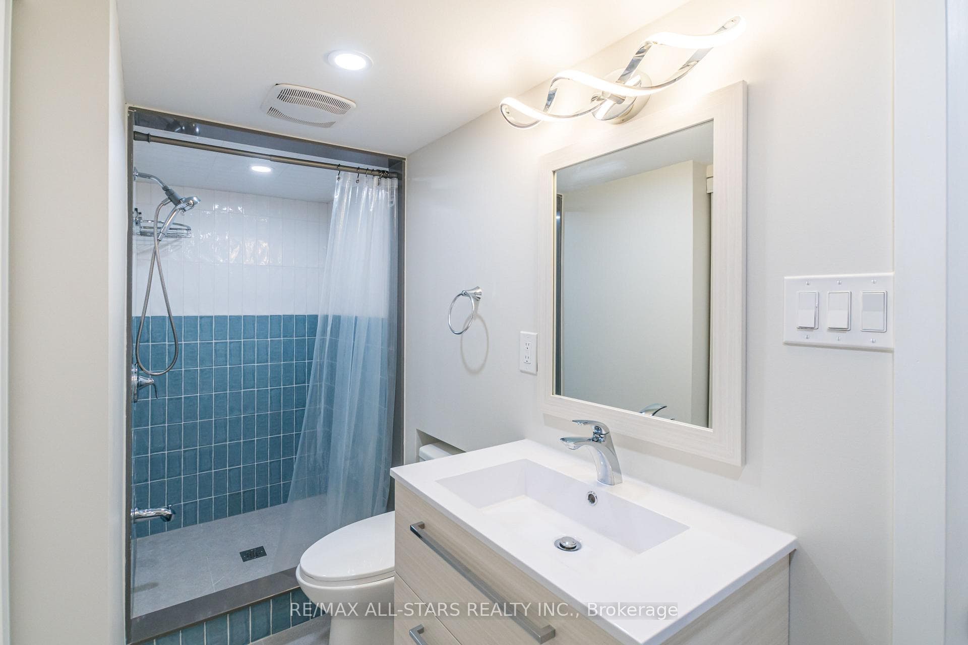 17 Broadlands Boulevard photo 22