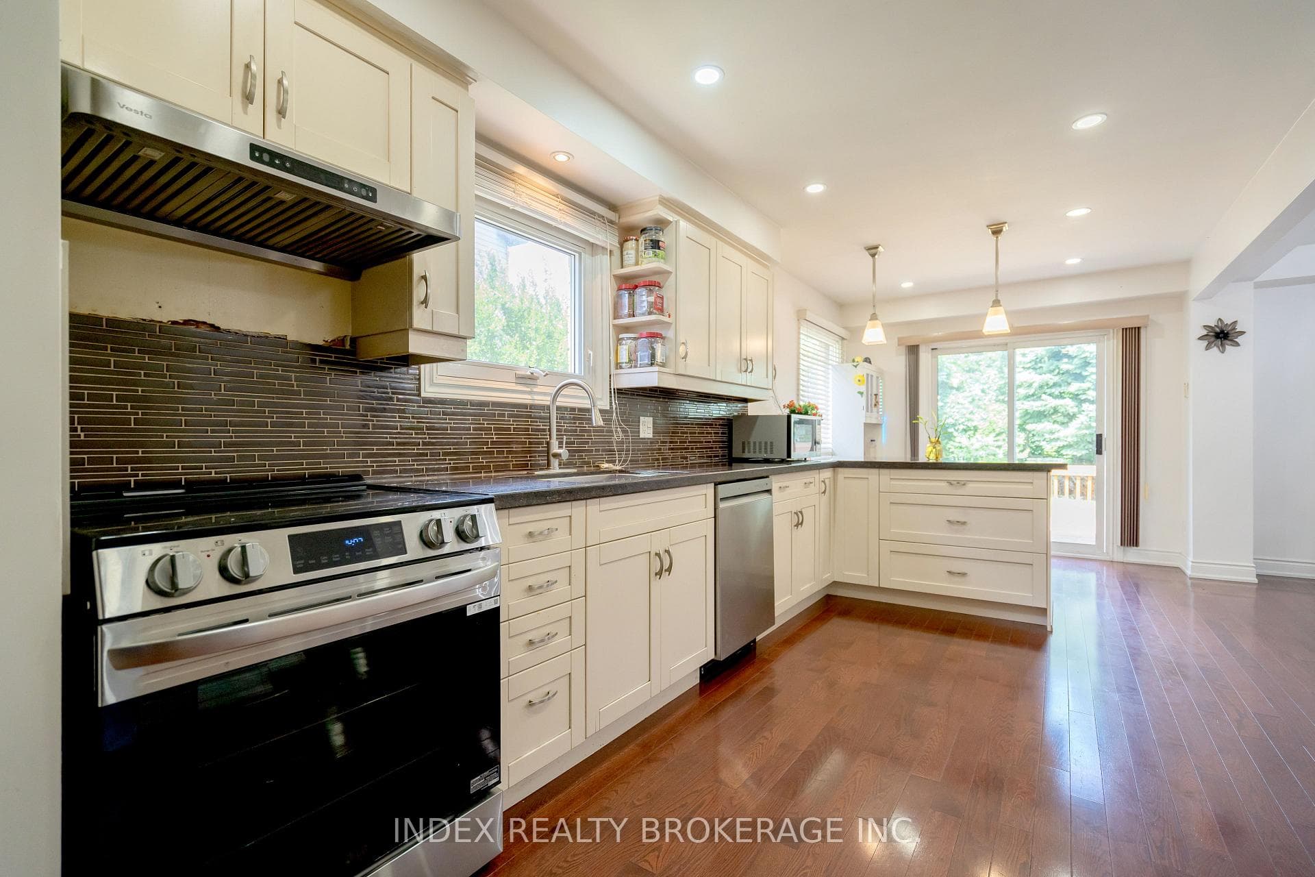 48 Copeland Road photo 14