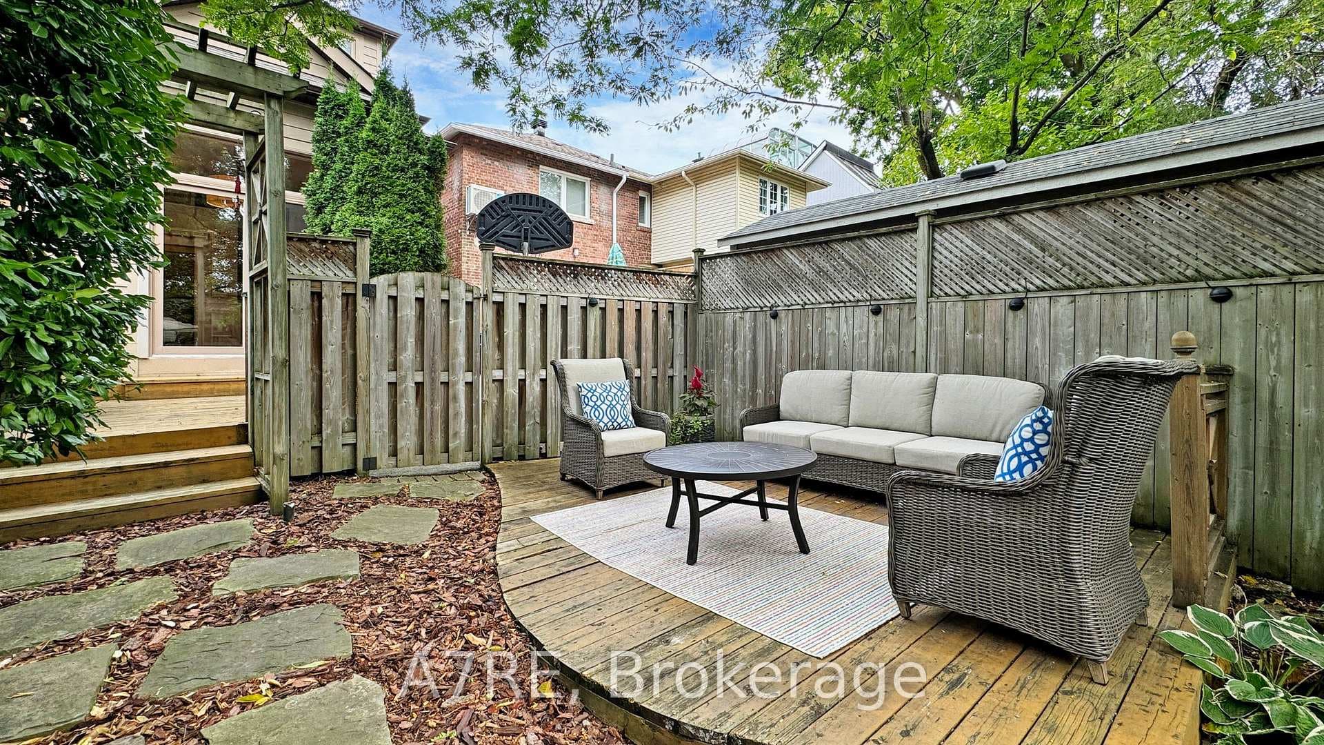 149 Castlefield Avenue photo 26