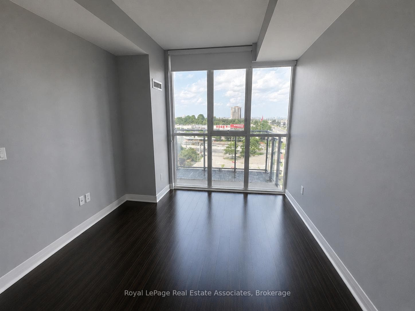55 Eglinton Avenue Unit 606 photo 4