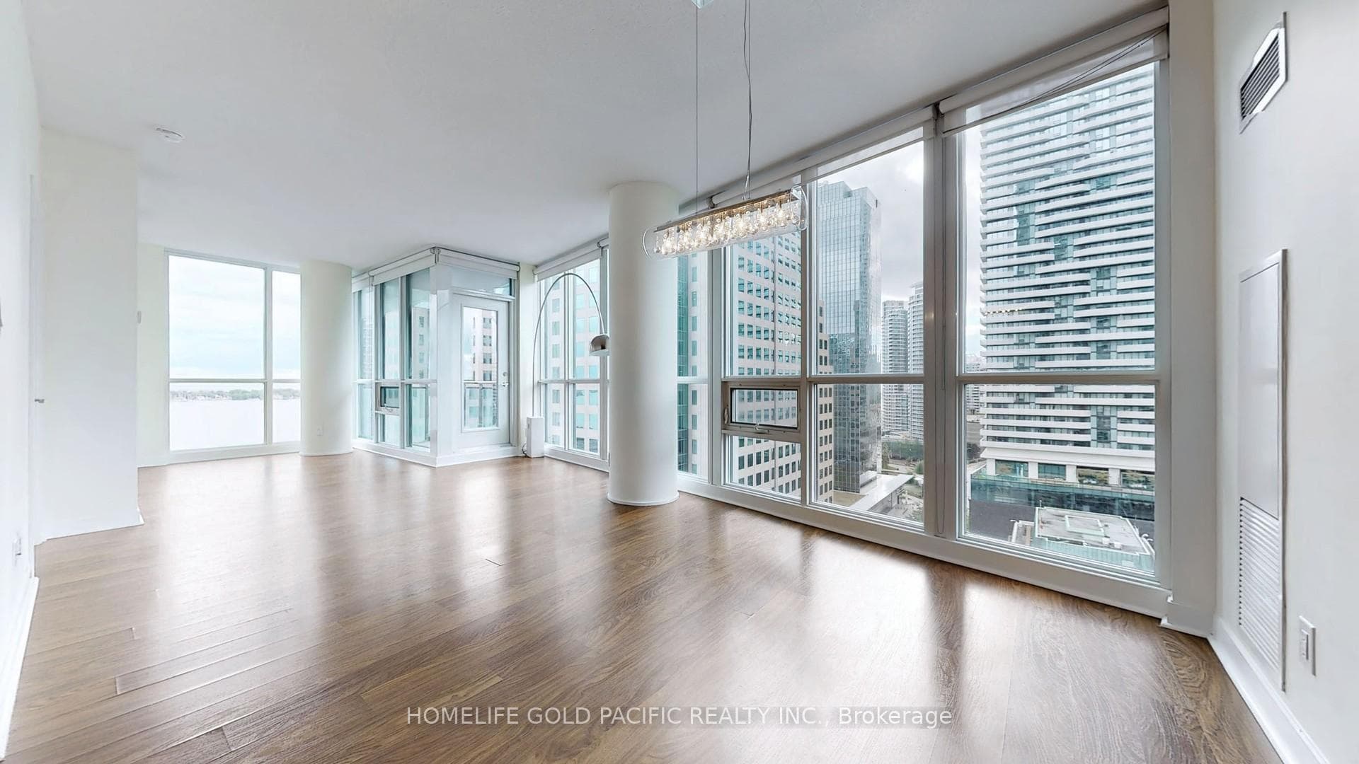 33 Bay Street Unit 1812 photo 5