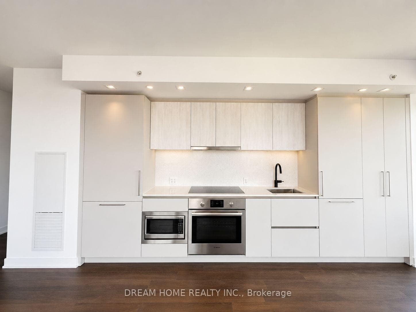 609 Sherbourne Street Unit 3009 photo 2