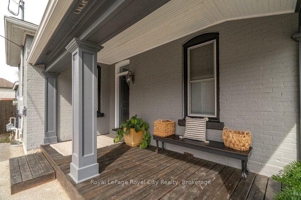 554 Woolwich Street photo 7
