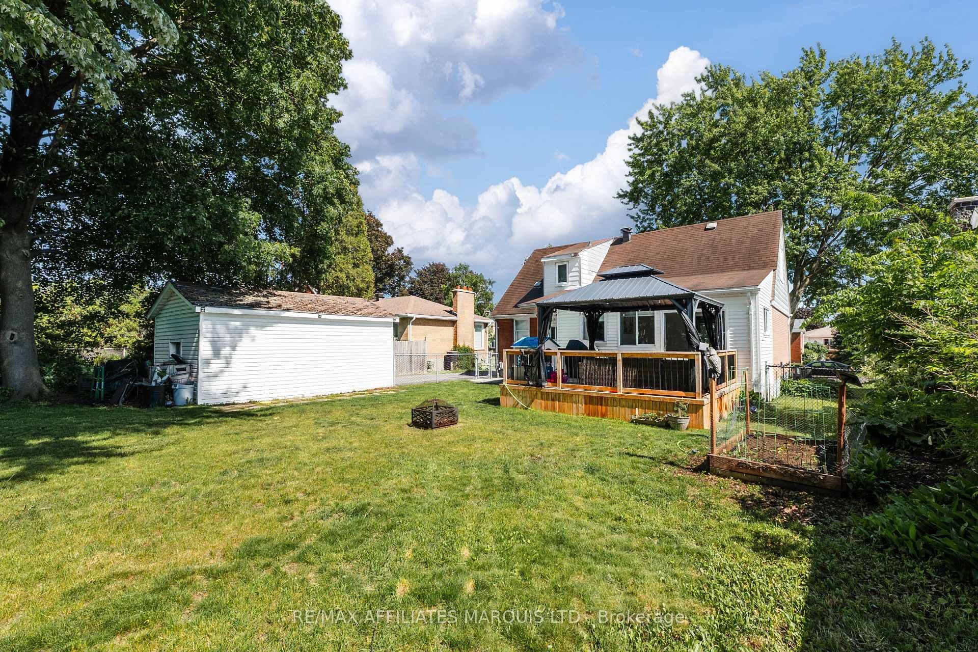 1605 Queen Street photo 44