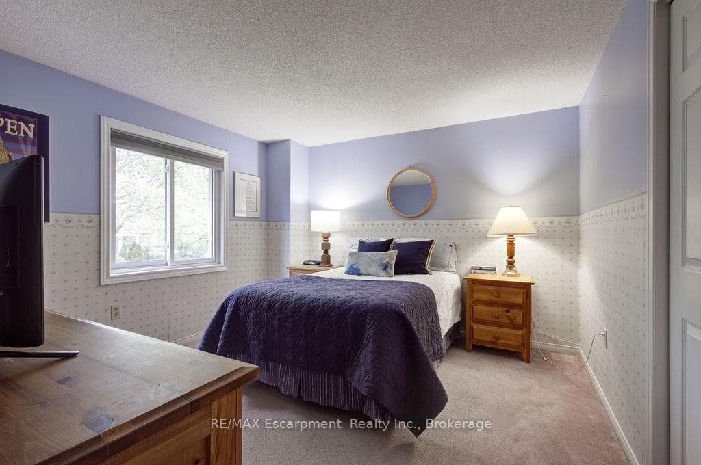 794 Hawkins Crescent photo 33