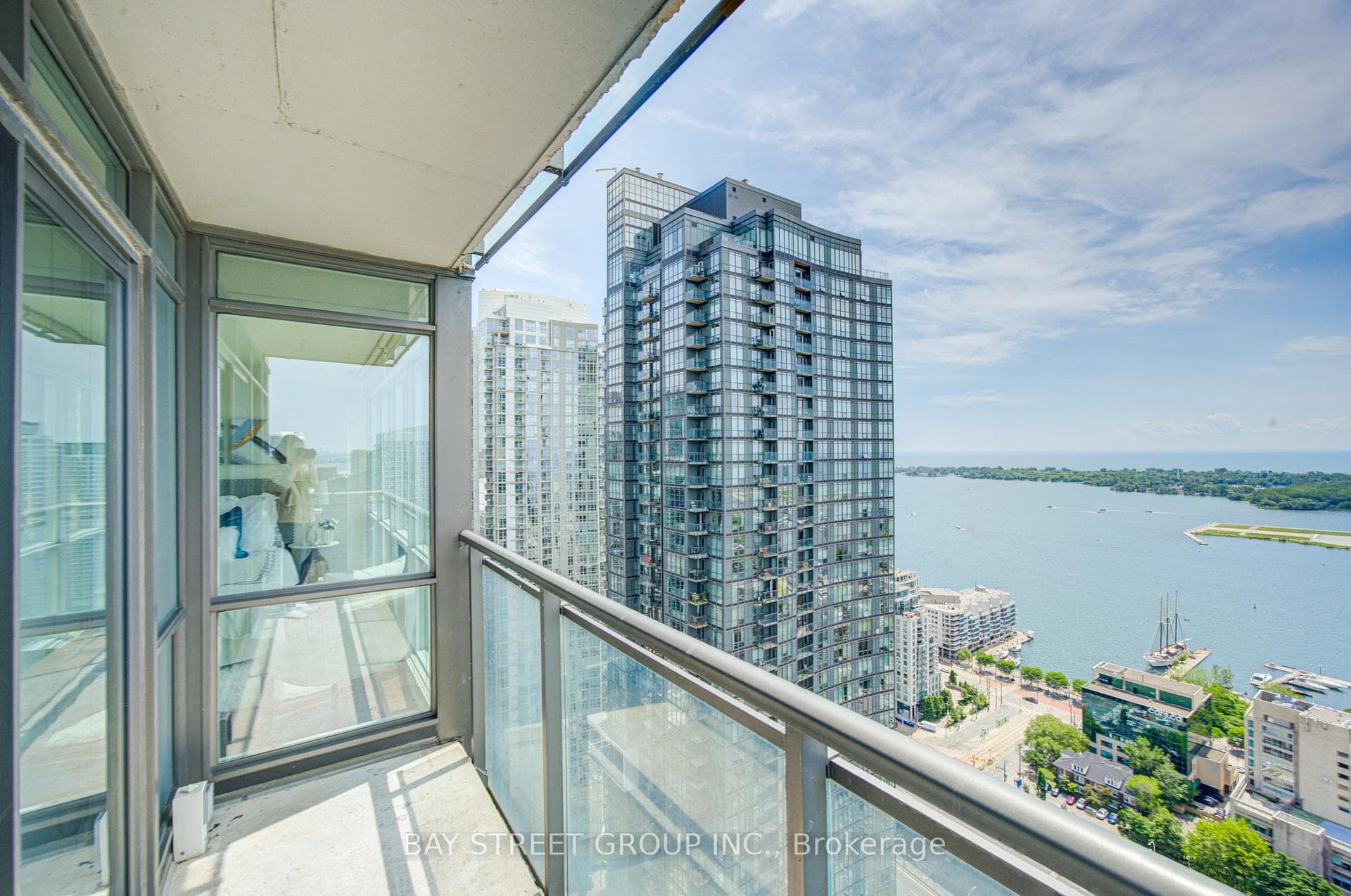 15 Fort York Boulevard Unit 4612 photo 34
