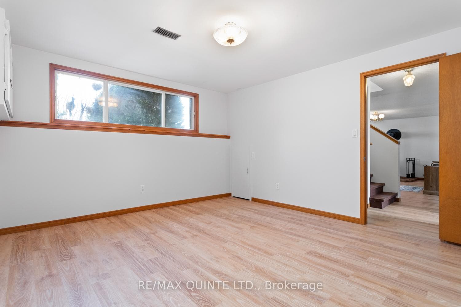 283 Hoards Road photo 28