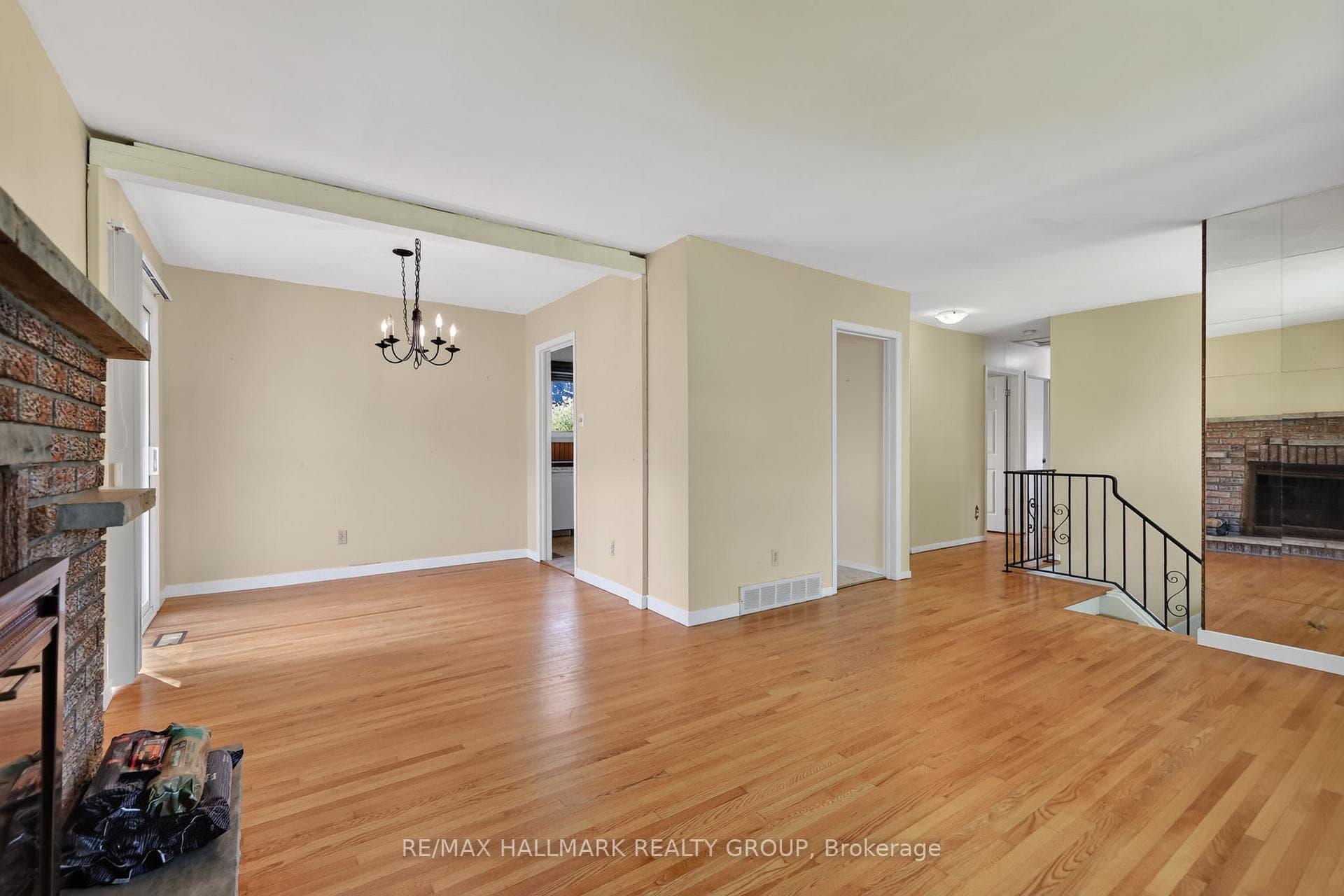738 Stiles Crescent photo 8