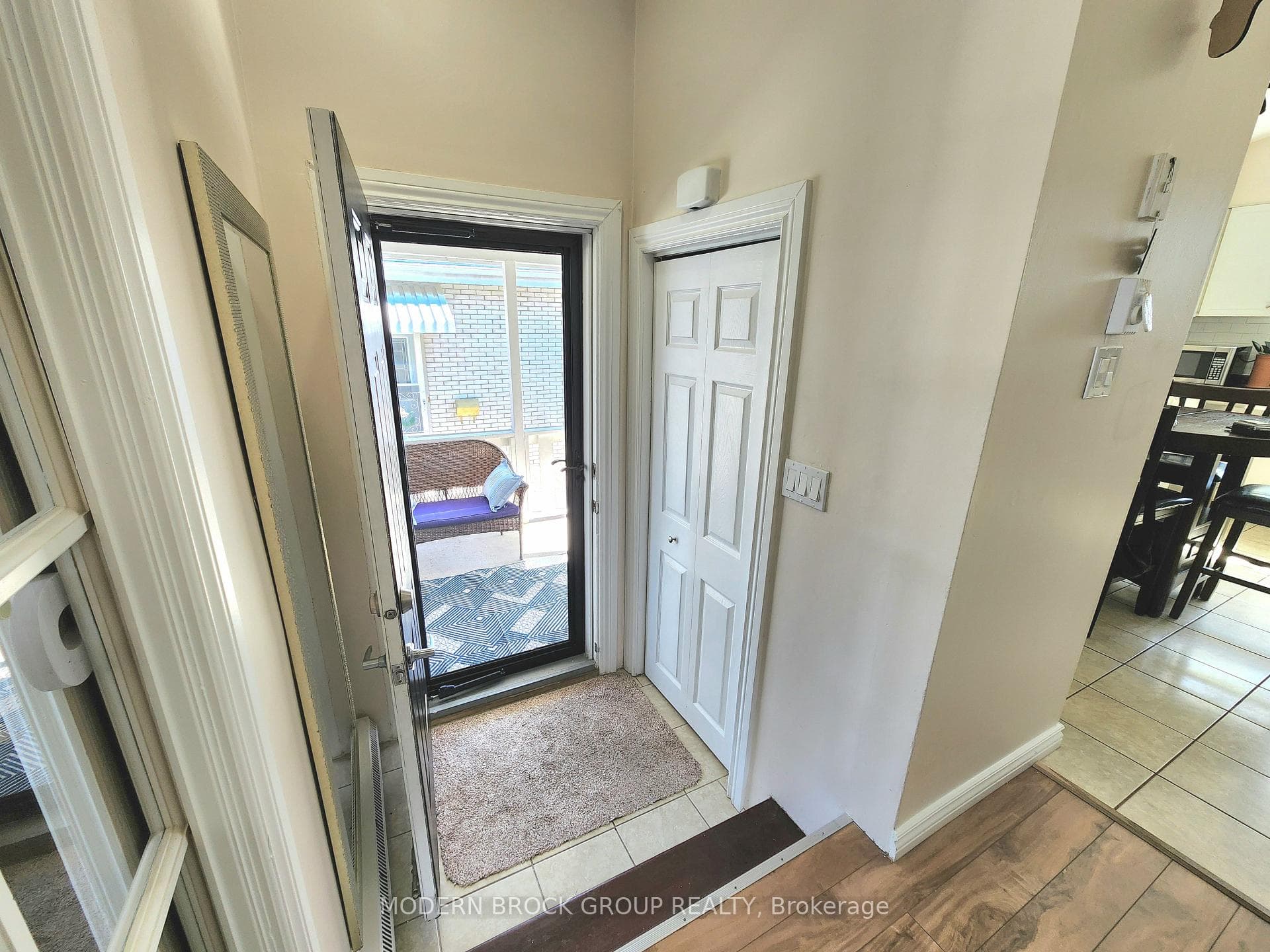 339 Abbott Street photo 5