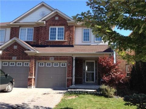 15 Howlett Crescent photo 1