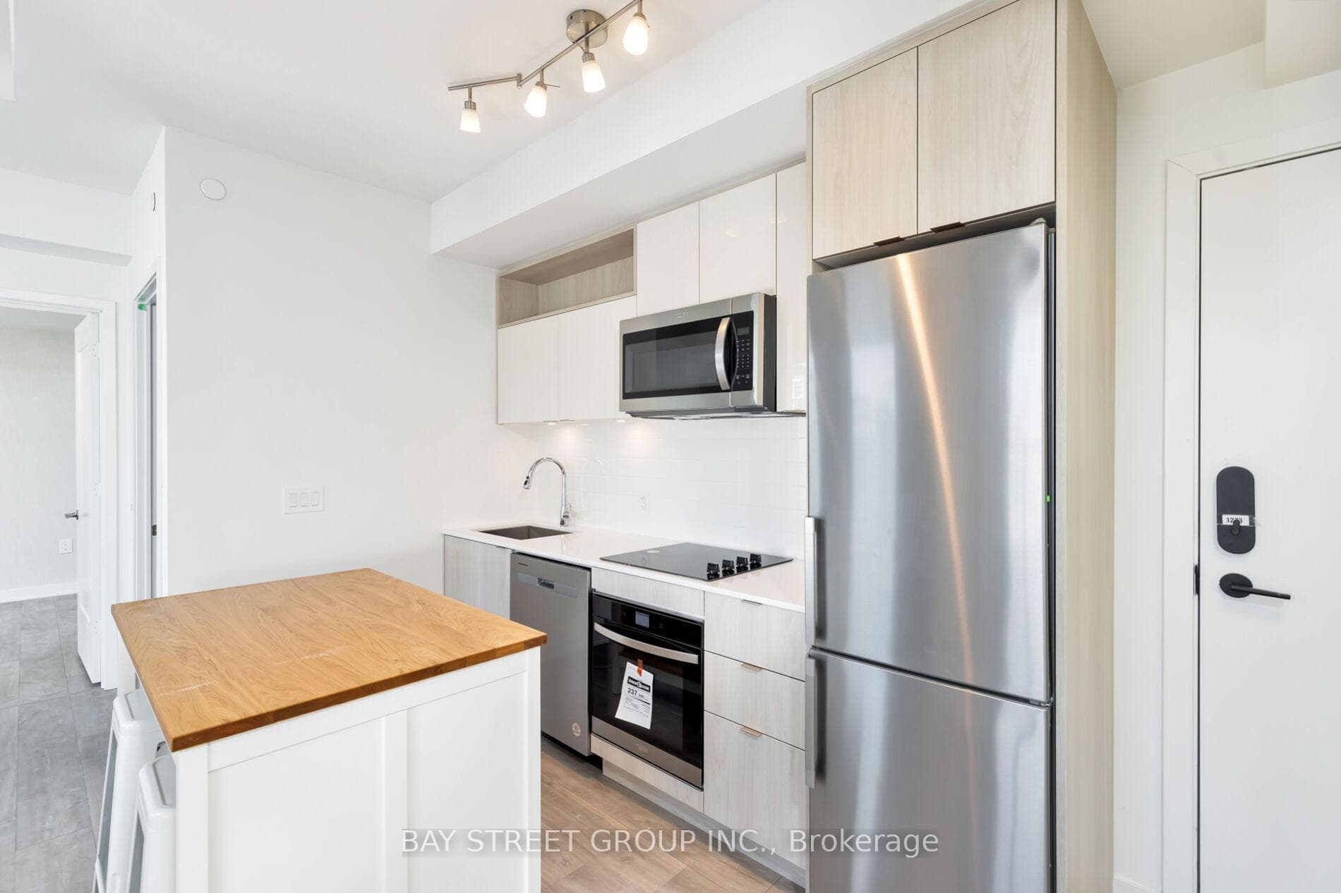 135 Lower Sherbourne Street photo 1