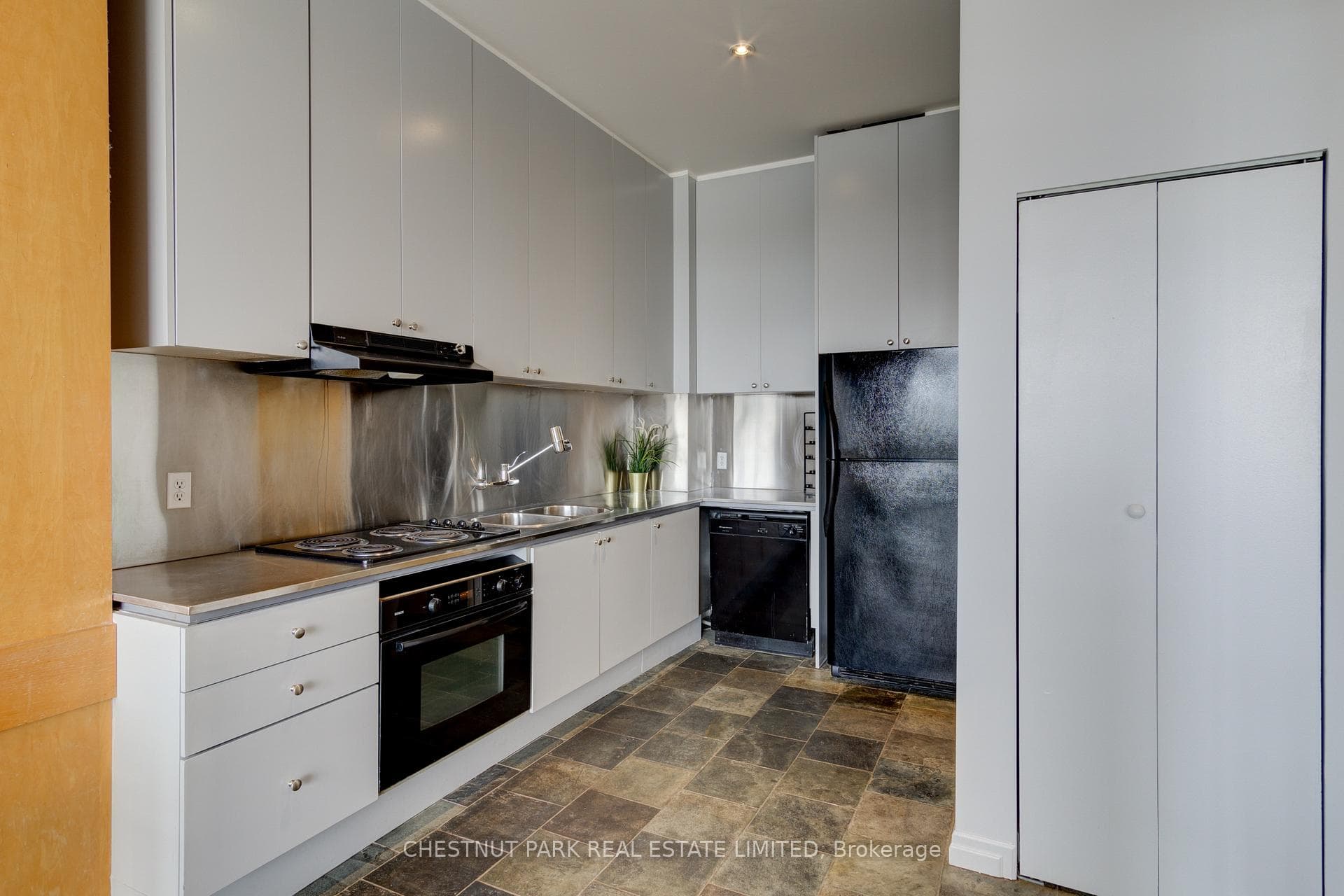 797 Don Mills Road Unit 806 photo 7