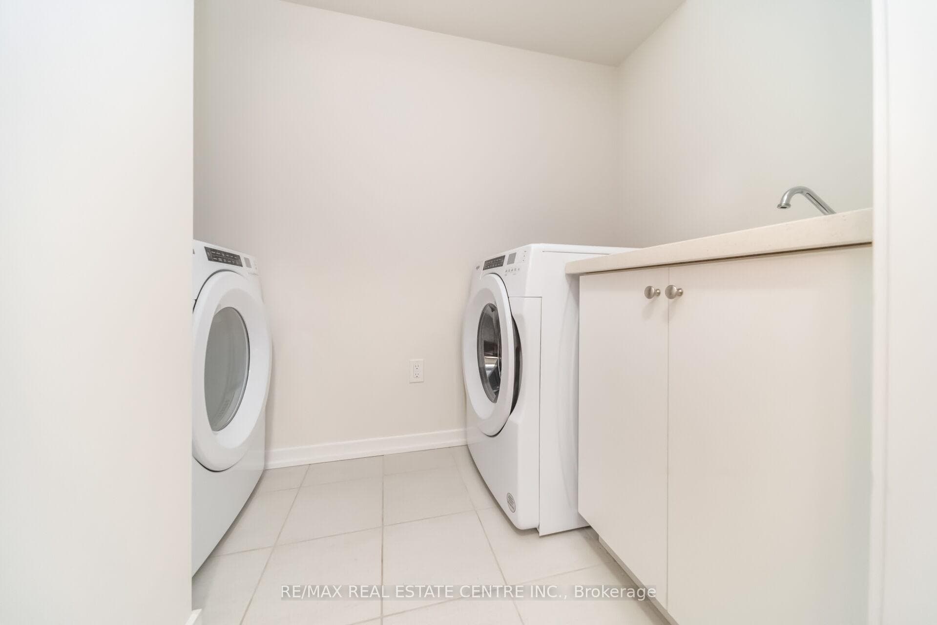 30 Lambert Lane photo 19