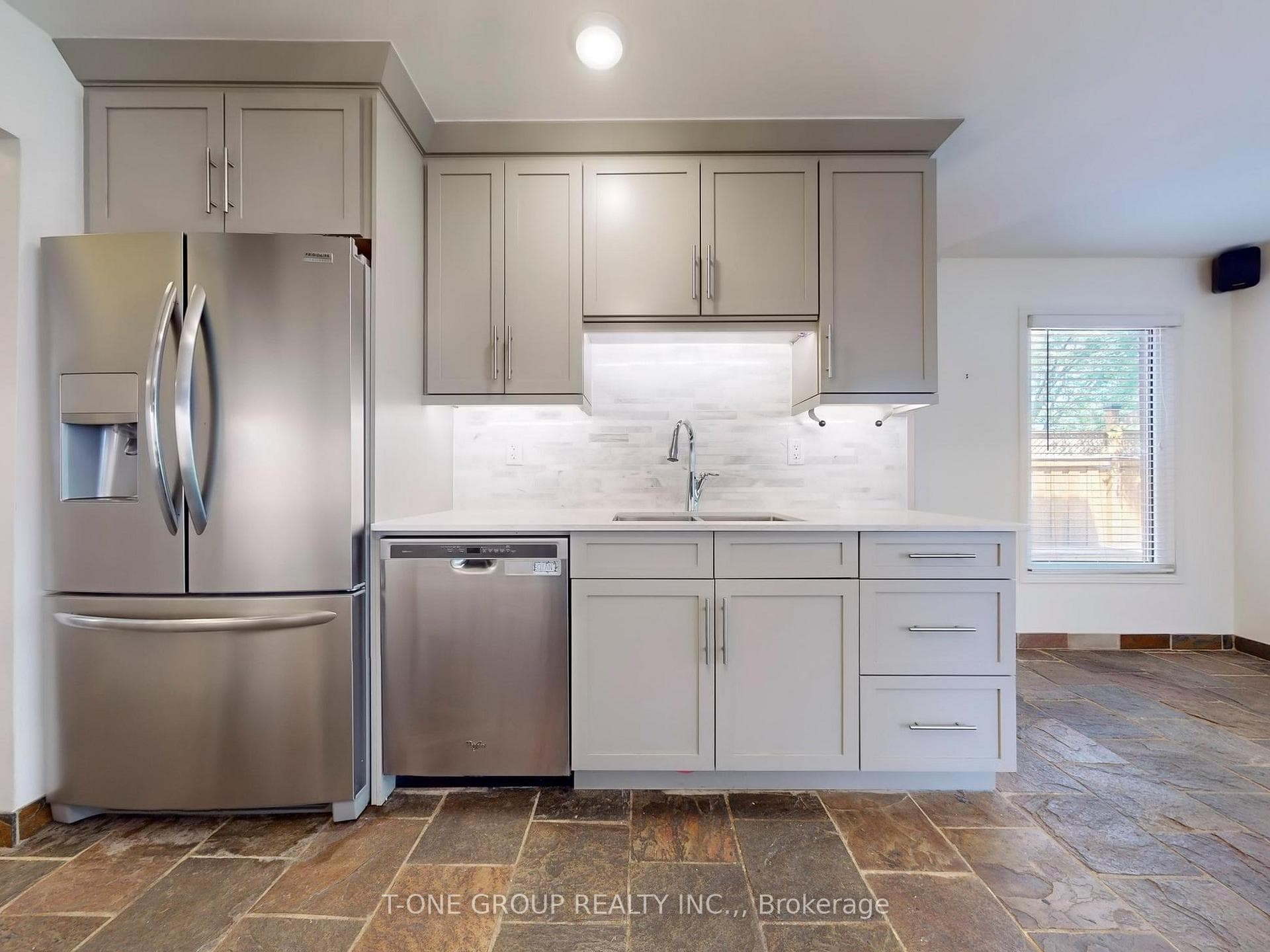 3400 Drummond Road photo 17