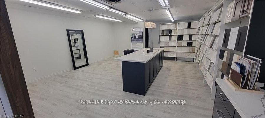 647 Talbot Street photo 4