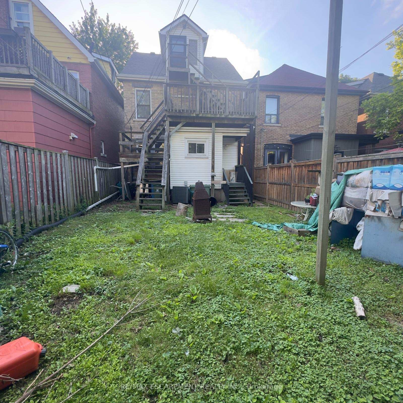 33 Cedar Avenue photo 2