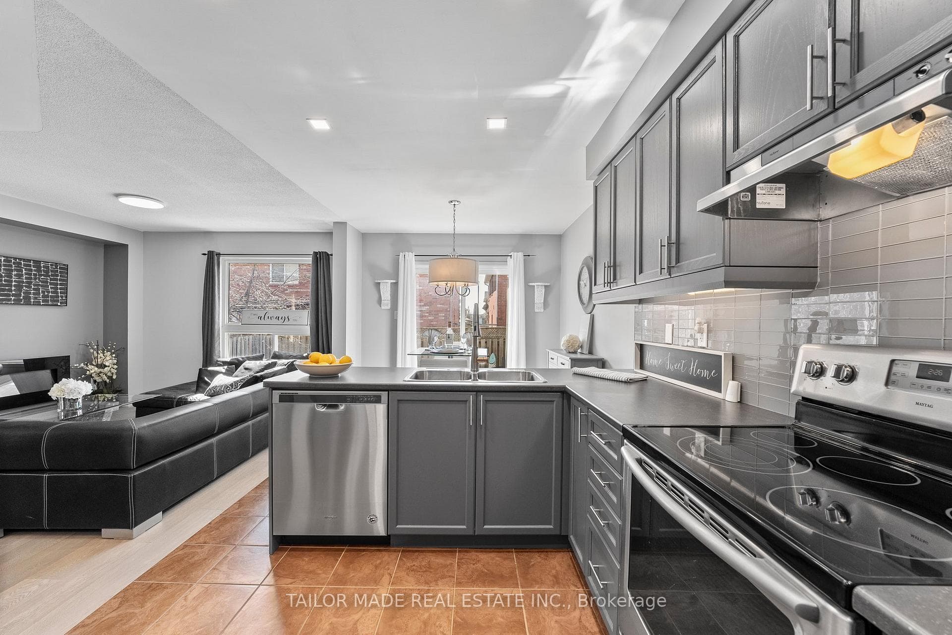 38 THORNBUSH Boulevard photo 13