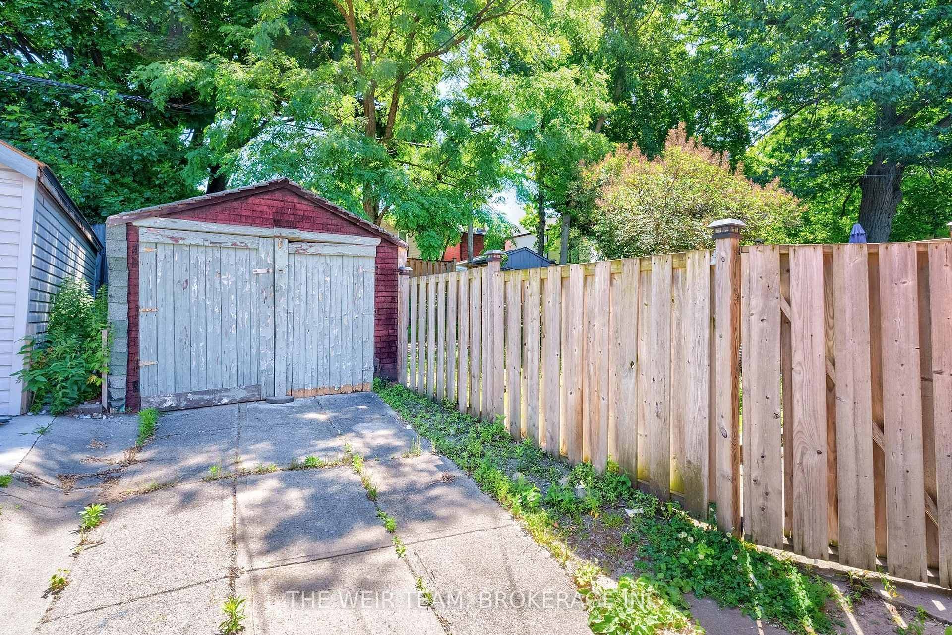 1155 Woodbine Avenue photo 21