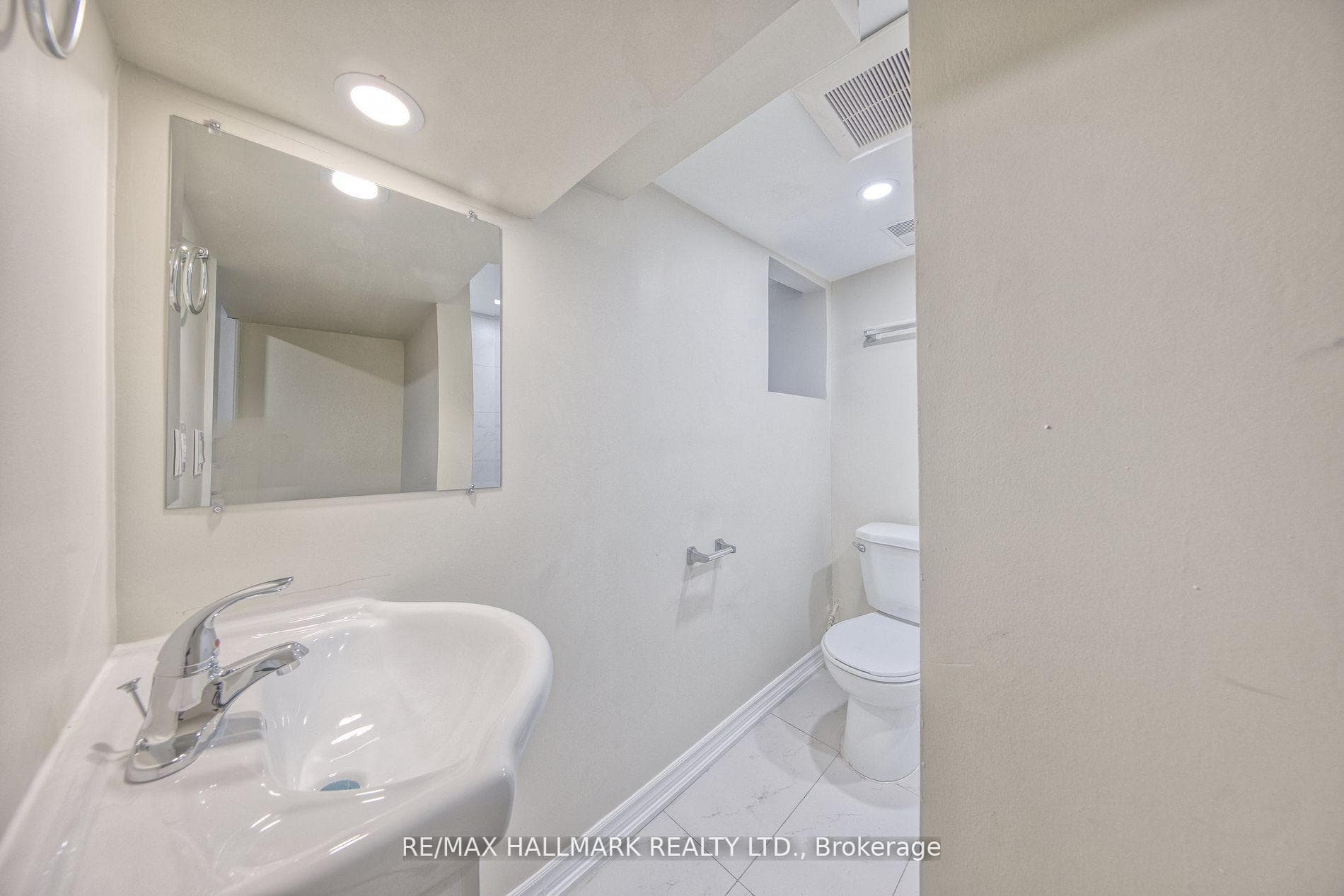 46 Springhurst Avenue Unit Bsmt photo 6