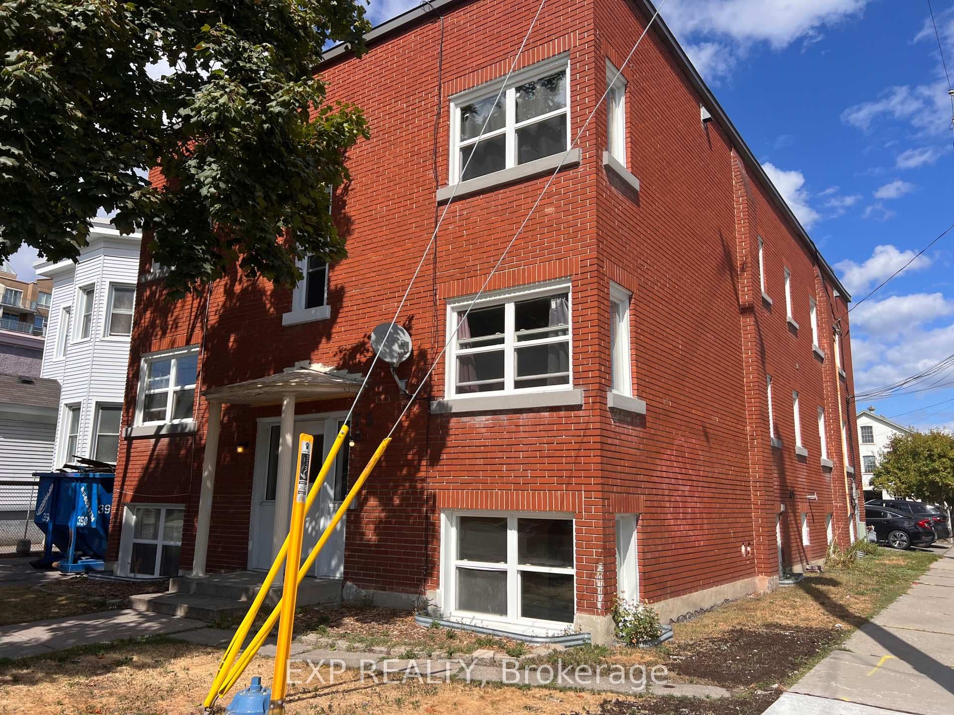 75 Holland Avenue Unit 2 photo 2