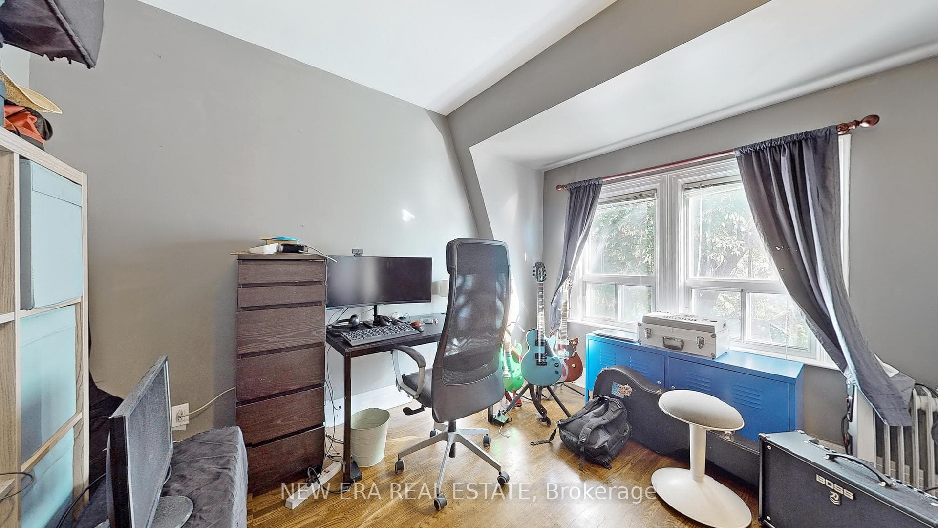 596 St Clarens Avenue photo 14