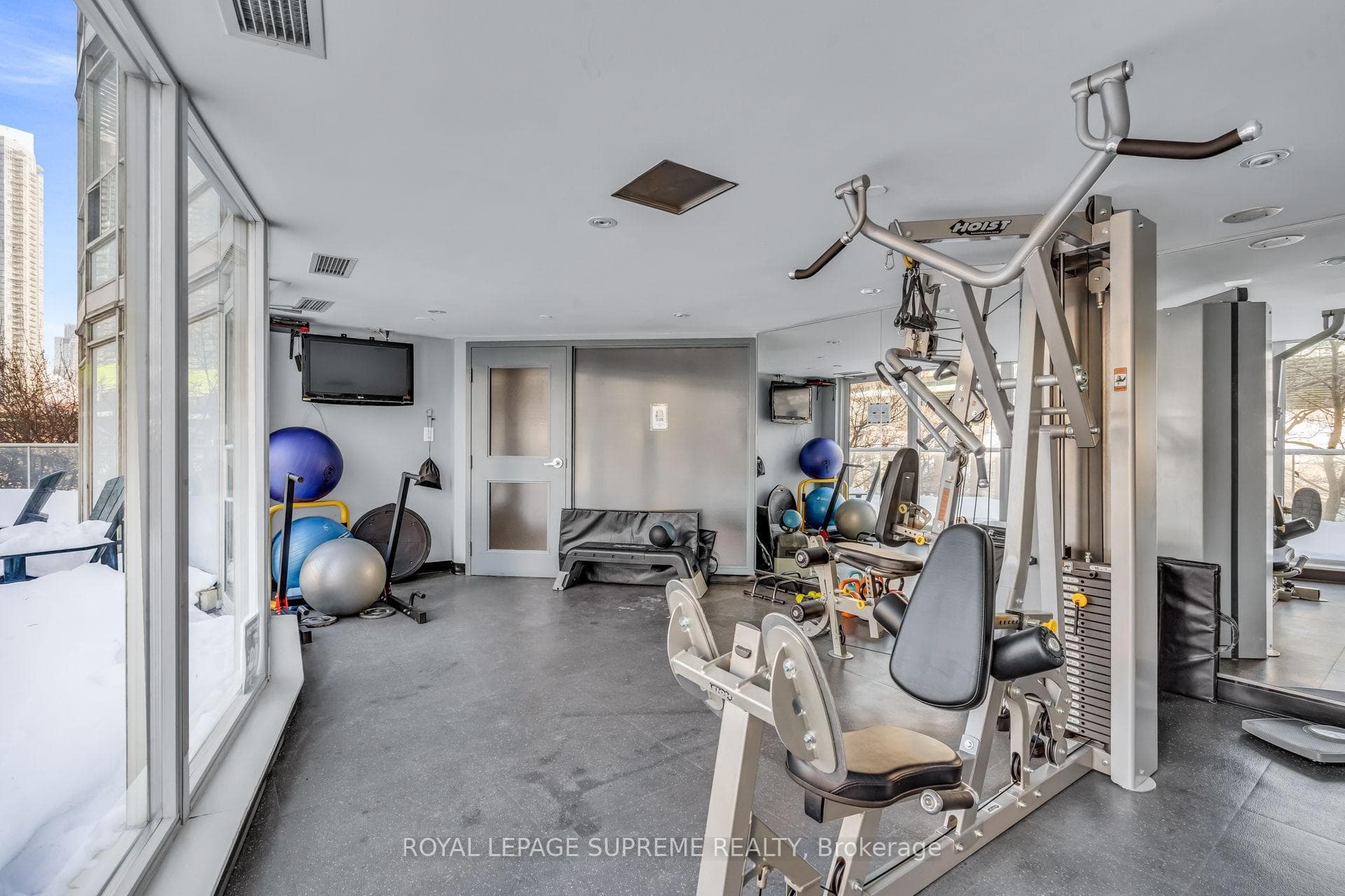 550 Queens Quay Unit 512 photo 37