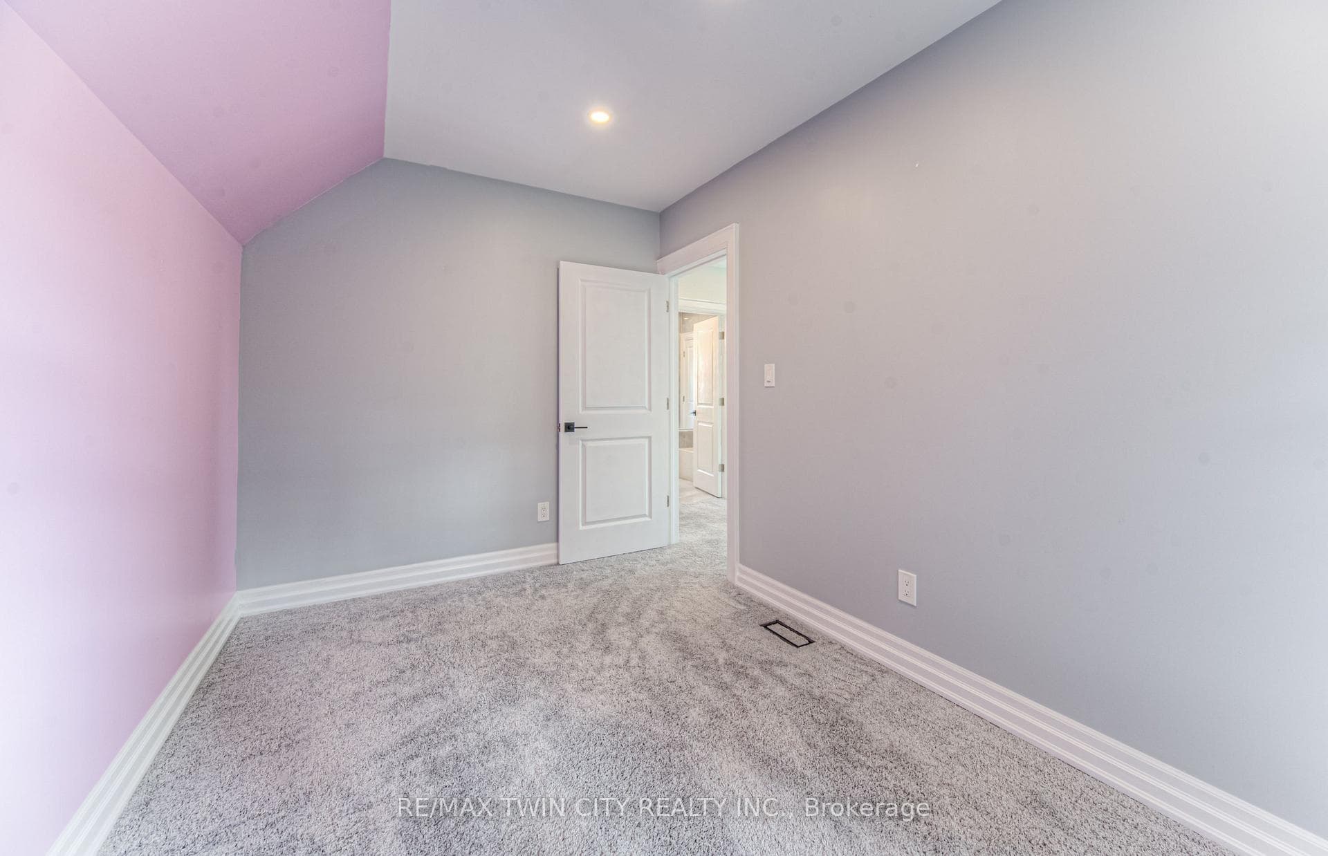 31 Dekay Street photo 35