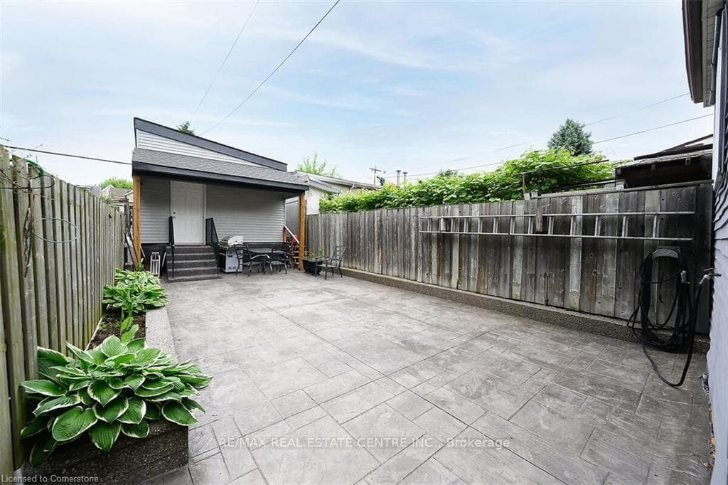 161 Oak Avenue photo 37