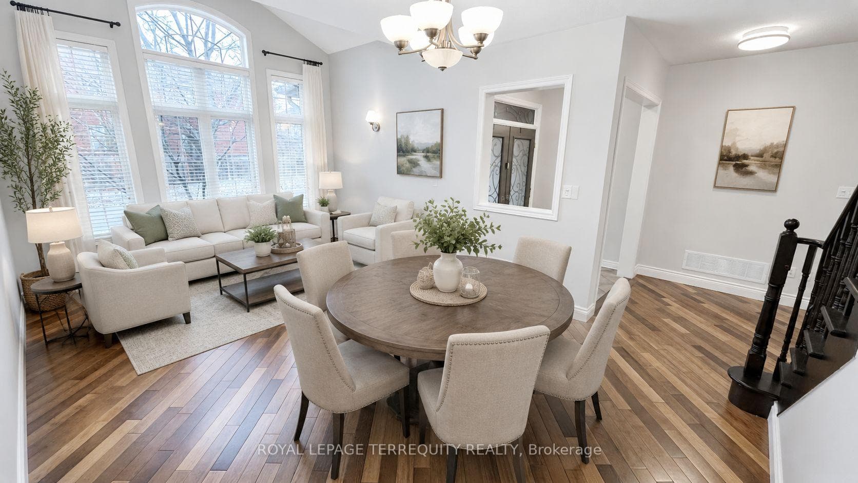 2089 Blackforest Crescent photo 2