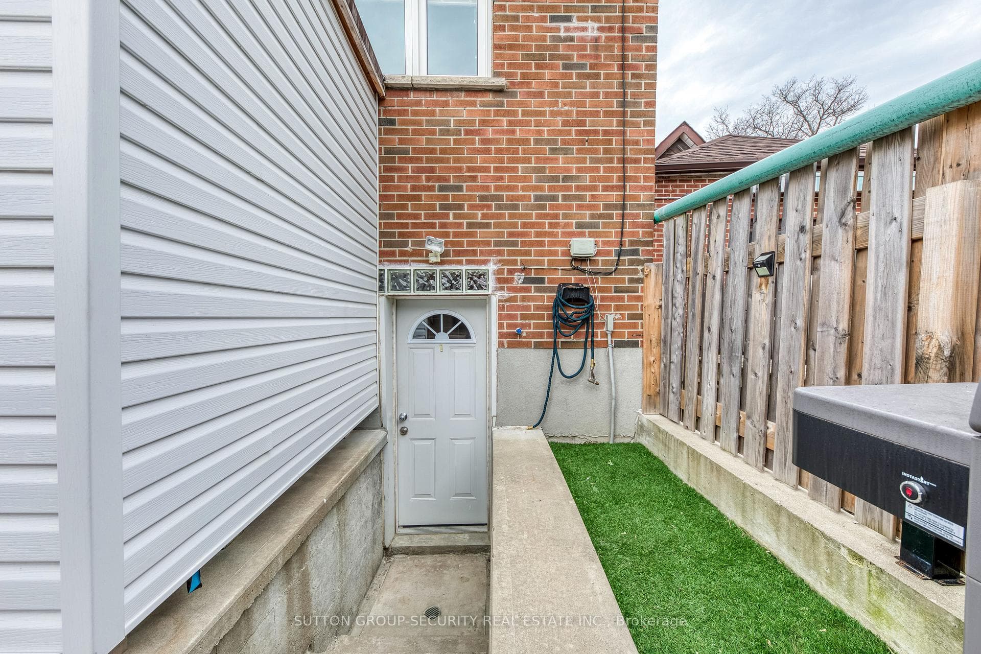 502 Westmount Avenue photo 39