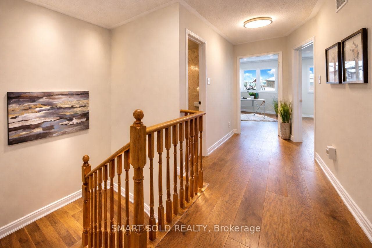 704 Castlemore Avenue photo 14