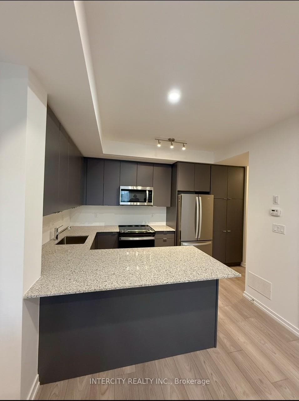 18 Lytham Green Circle Unit 9 photo 3