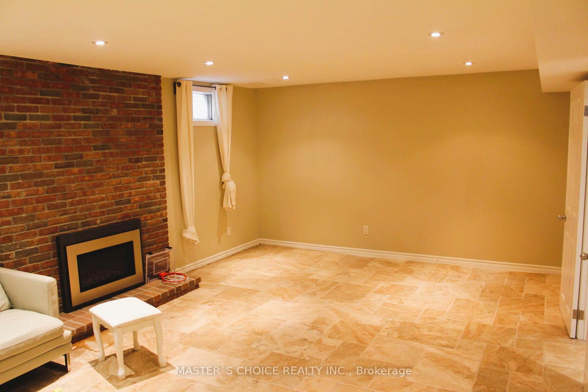 25 Aldershot Crescent photo 13