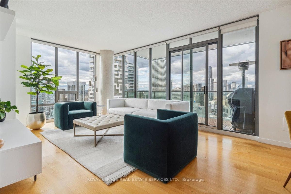 33 Lombard Street Unit 4102 photo 1