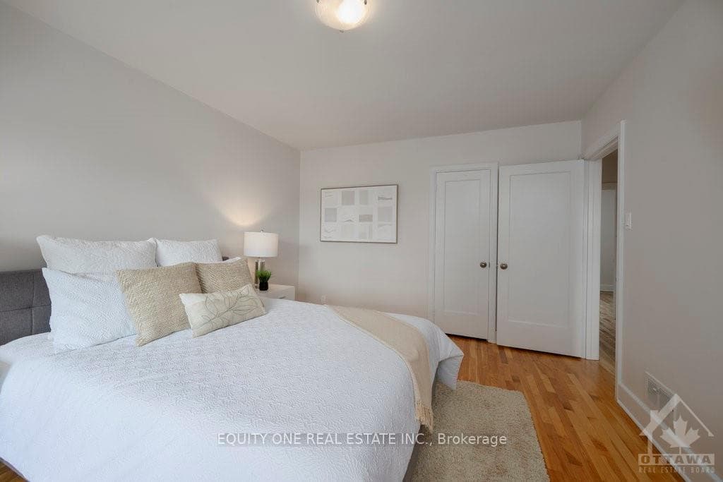 974 SHERIDAN Avenue photo 25