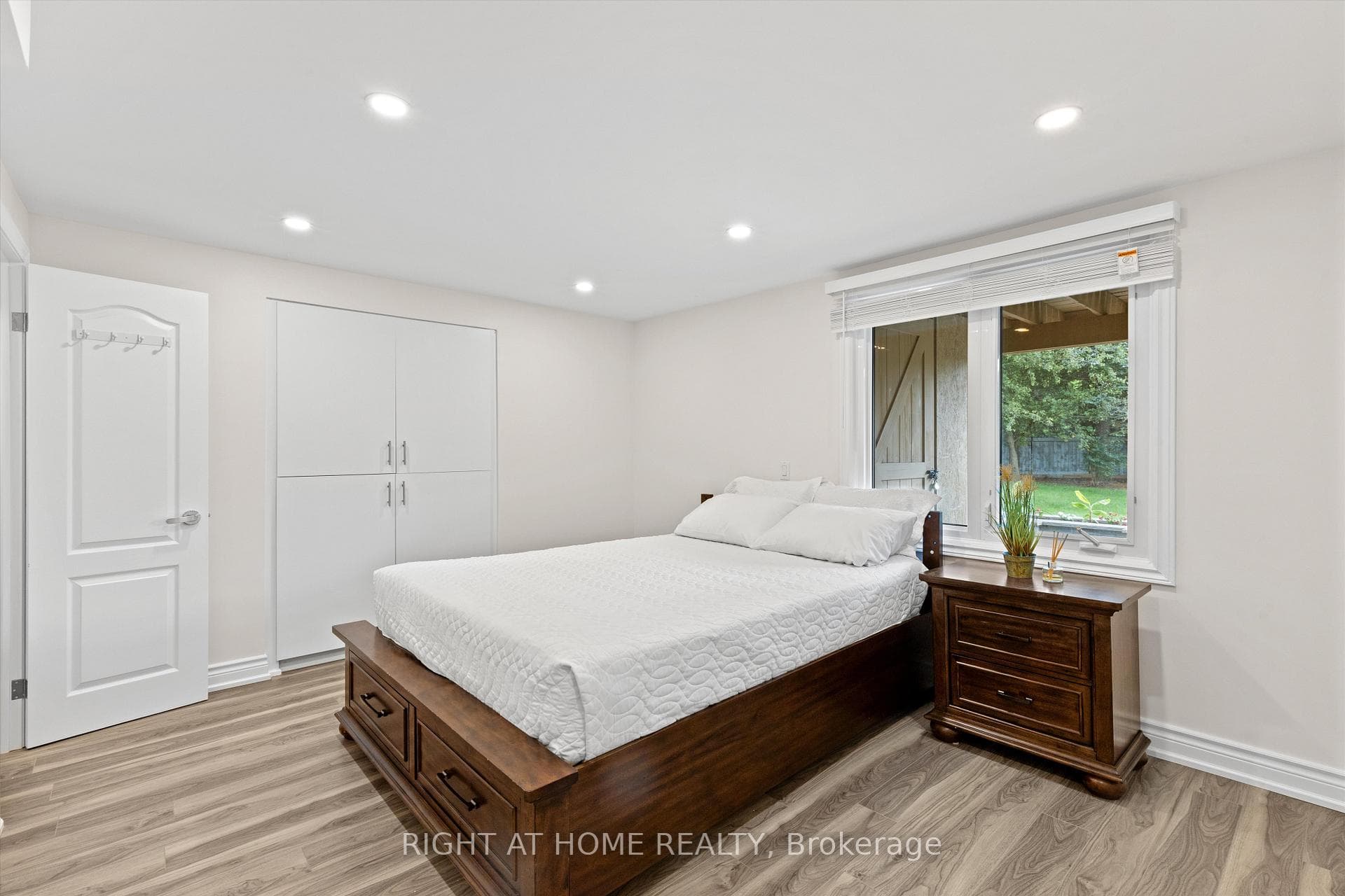 Basement Bedroom w 4-pc Ensuite