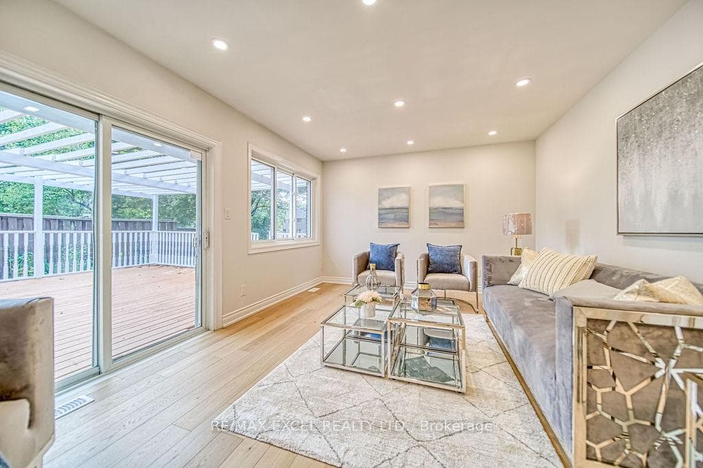 24 Bridlewood Boulevard photo 7