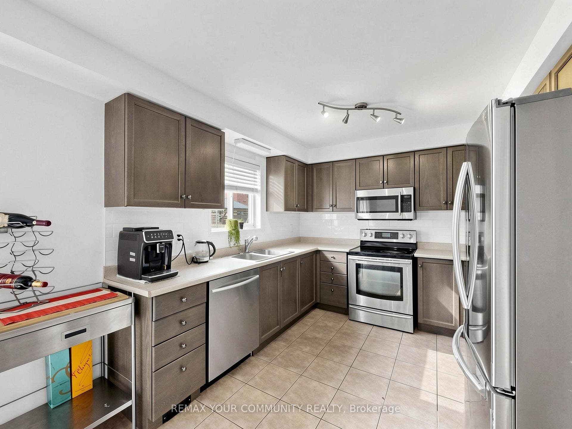 20 Dawson Crescent photo 8