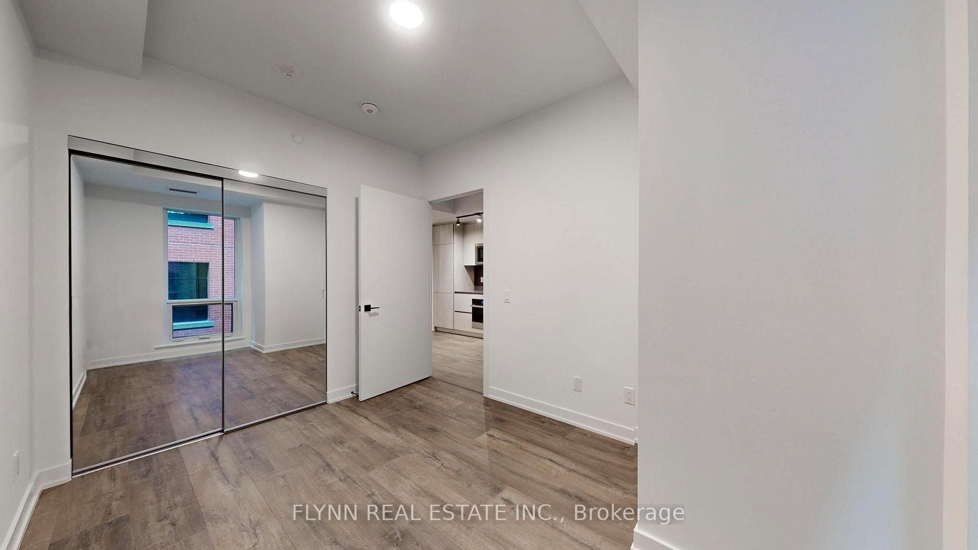 327 King Street Unit 303 photo 18